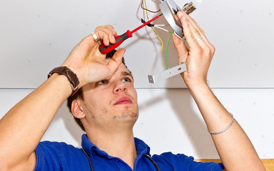 je recherche un électricien Les Lilas