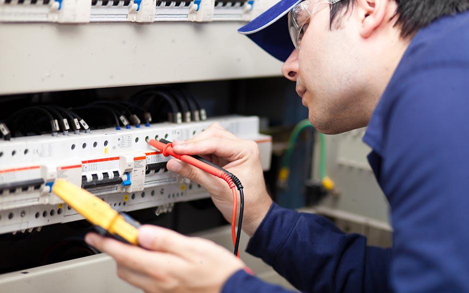 je recherche un électricien Les Lilas